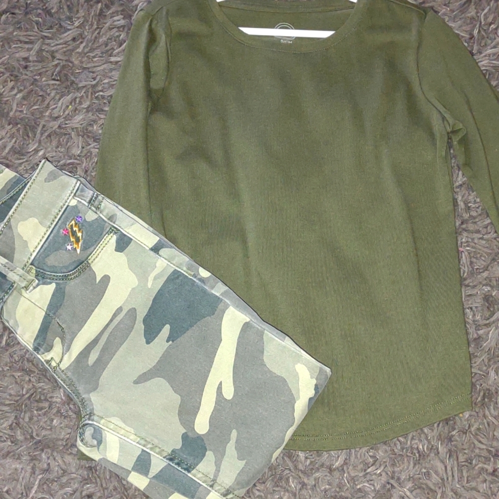 Camouflage leggings w/t matching long sleeve shirt